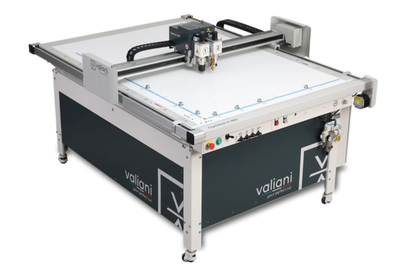 Ψηφιακή κοπή καουτσούκ και βερνικωτικών πλακών σε επιτραπέζιο κοπτικό